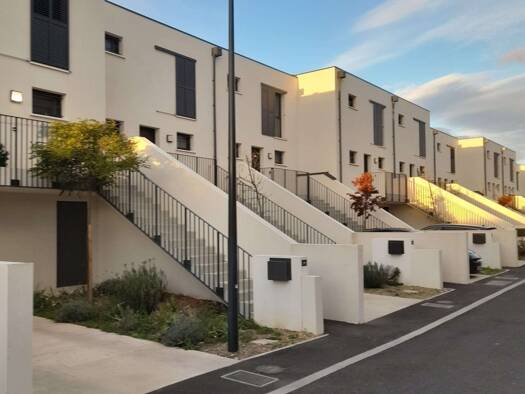 Maison à louer 1 096 € 4 pièces 3 chambres 90,5 m² Sud Pézenas 34120