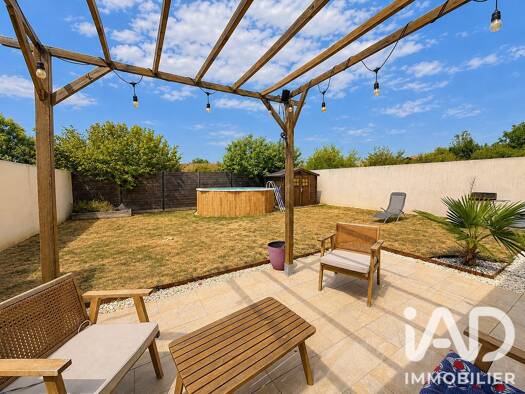 Maison de plain-pied à vendre 287 000 € 4 pièces 3 chambres 91 m² 363 m² de terrain Ferrières 17170