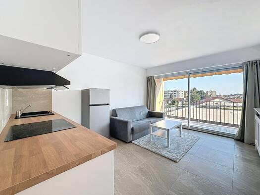 Appartement à louer 1 100 € 3 pièces 2 chambres 42,8 m² 1er étage Blanchisserie Le Cannet 06110