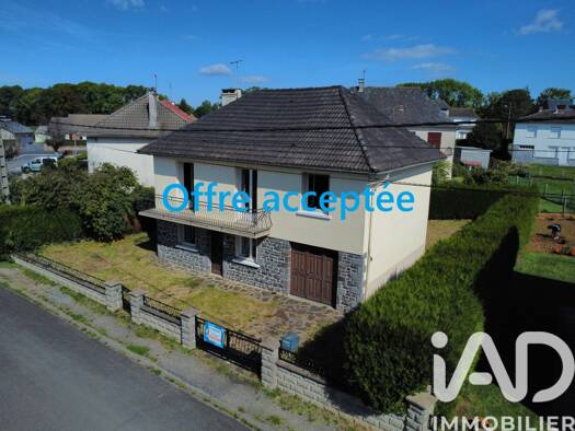 Maison à vendre 80 000 € 5 pièces 4 chambres 107 m² 402 m² de terrain Pleaux 15700