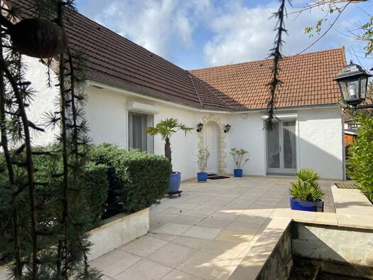 Maison de plain-pied à vendre 380 000 € 6 pièces 3 chambres 186 m² 898 m² de terrain Montapins Est Nevers 58000