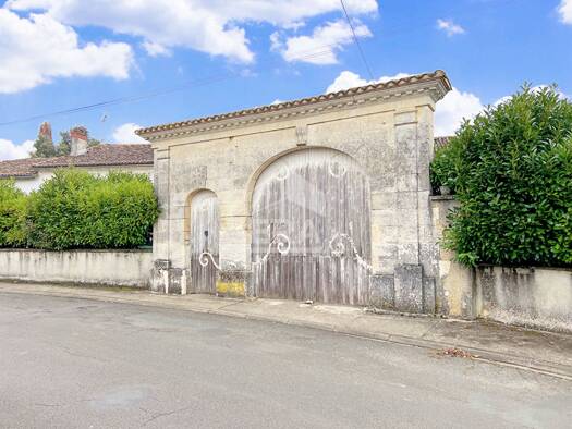 Maison à vendre 335 000 € 5 pièces 3 chambres 165 m² 8 000 m² de terrain Balzac 16430