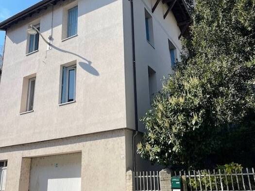 Appartement à louer 650 € 3 pièces 2 chambres 80 m² RDC Pont-d'Ain 01160