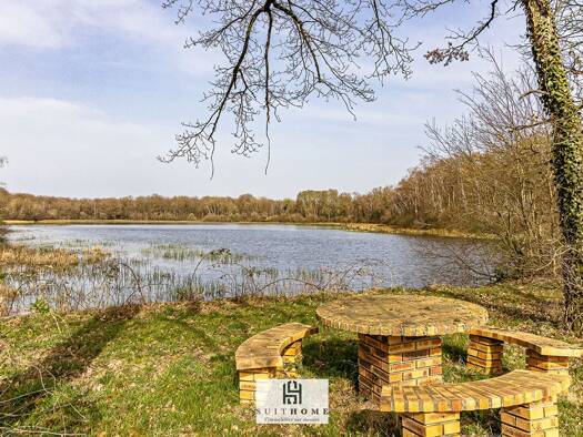 Maison à vendre 638 000 € 10 pièces 5 chambres 316 m² 240 000 m² de terrain Chalamont 01320