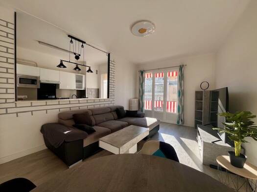 Appartement à louer 1 100 € 2 pièces 1 chambre 52,7 m² 5ème étage Nice 06100