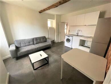 Appartement à louer 650 € 2 pièces 1 chambre 24 m² 2ème étage Bastia 20200