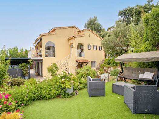 Maison à vendre 999 000 € 9 pièces 5 chambres 200 m² 750 m² de terrain Sud Le Pradet 83220