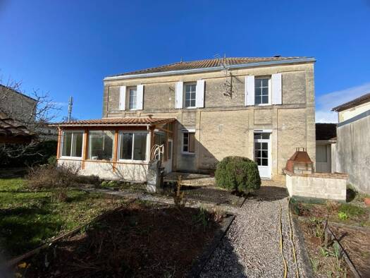Maison à vendre 233 200 € 6 pièces 5 chambres 190 m² 660 m² de terrain Saint-Yzan-de-Soudiac 33920