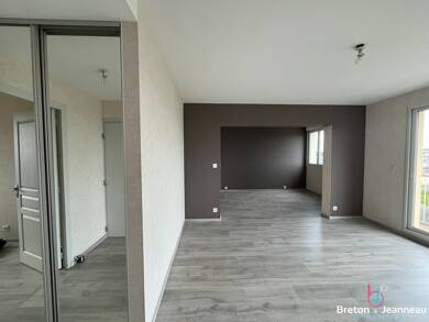 Appartement à louer 840 € 5 pièces 3 chambres 85 m² Dernier étage, Étage 5/5 Laval 53000