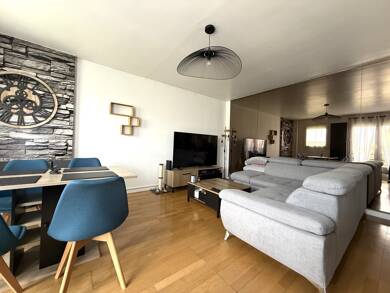 Appartement à vendre 195 000 € 2 pièces 1 chambre 48,5 m² Dernier étage, Étage 2/2 Les Hameaux-La Croix Aux Buis-Chapelle Magny-les-Hameaux 78114