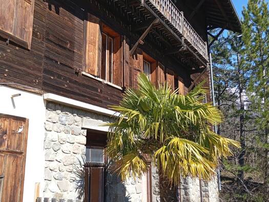 Villa à vendre 900 000 € 30 pièces 17 chambres 828 m² 8 845 m² de terrain Embrun 05200
