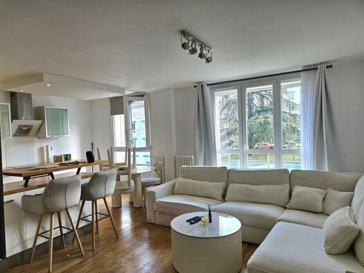 Appartement à louer 1 570 € 3 pièces 2 chambres 68 m² Centre Ville Rueil-Malmaison 92500