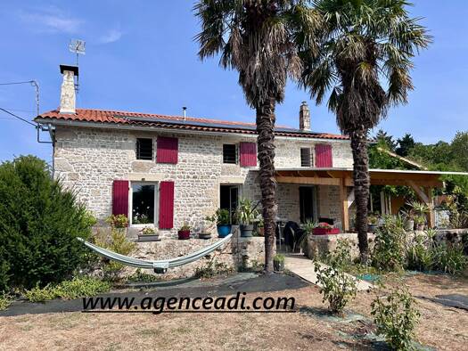 Maison à vendre 312 000 € 7 pièces 4 chambres 219 m² 2 675 m² de terrain La Crèche 79260