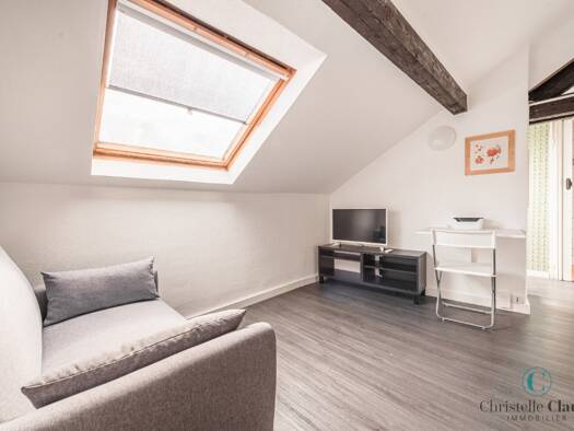 Appartement à louer 367 € 1 pièce 12 m² Étage 3/3 Koenigshoffen Est Strasbourg 67200