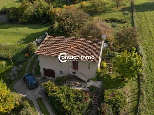 Maison à vendre 199 000 € 3 pièces 2 chambres 81 m² 2 976 m² de terrain Vic-le-Comte 63270