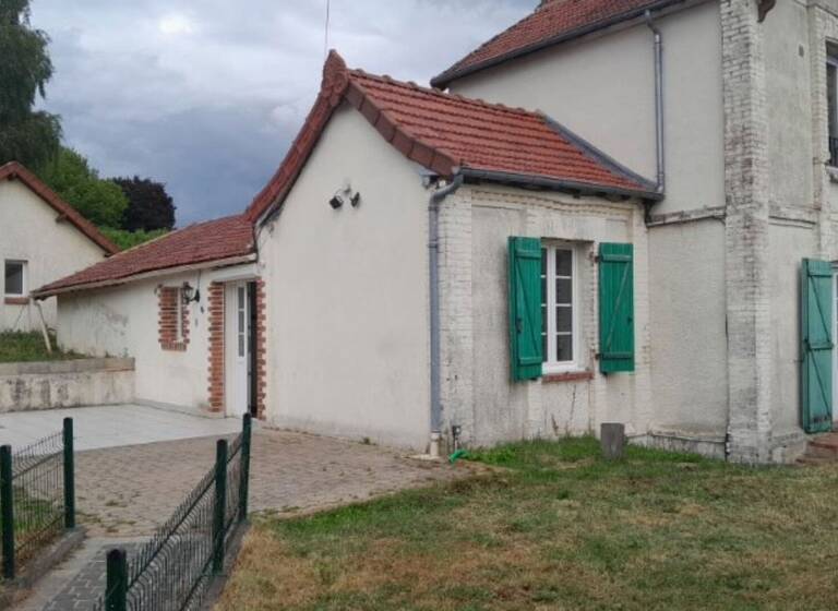 Maison à louer 983 € 6 pièces 3<br/>chambres 104 m²<br/>superficie Centre Gisors 27140
