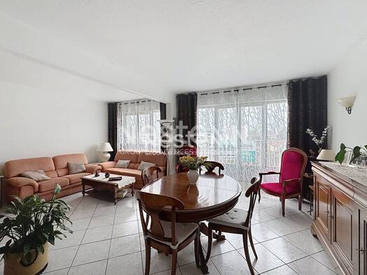 Appartement à vendre 185 000 € 4 pièces 2 chambres 73,45 m² Étage 3/3 Rue de Gravigny Chilly-Mazarin 91380