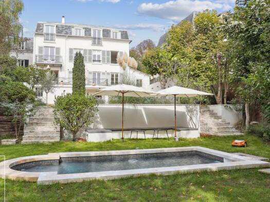 Villa à louer 8 950 € 8 pièces 5 chambres 276 m² 800 m² de terrain Rue de Versailles-Monastere Ville-d'Avray 92410