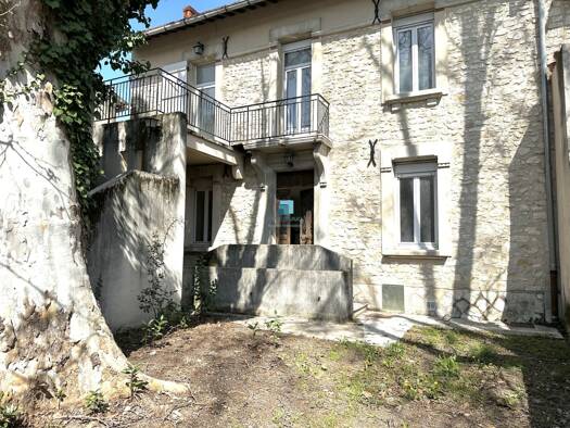 Appartement à vendre 240 000 € 4 pièces 3 chambres 77 m² RDC/1 Le Thor 84250