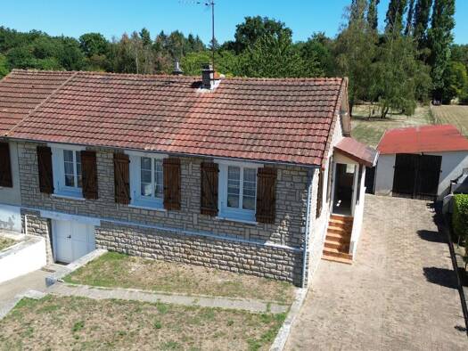 Maison à vendre 124 900 € 3 pièces 4 chambres 79 m² 2 196 m² de terrain Est Imphy 58160