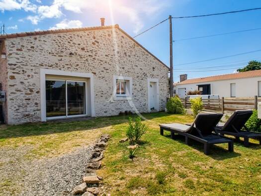 Maison à vendre 294 000 € 4 pièces 3 chambres 125 m² 250 m² de terrain Le Pellerin 44640