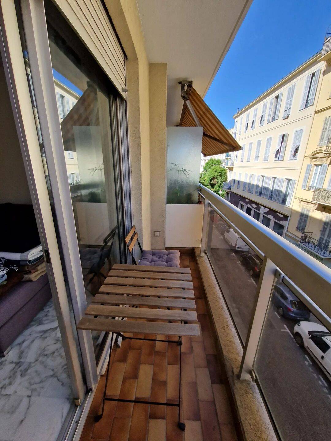2 PIECES MEUBLE - BAIL ETUDIANT - DUREE 9 MOIS - AVENUE MARECHAL — 10