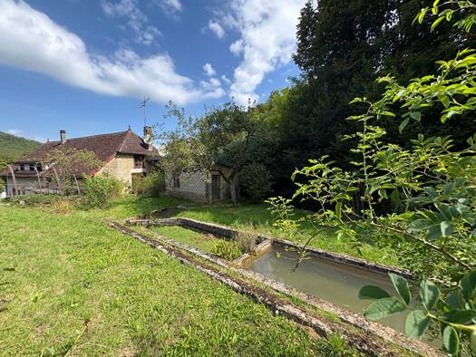 Maison à vendre 195 000 € 6 pièces 3 chambres 152 m² 1 670 m² de terrain Lons le Saunier 39000