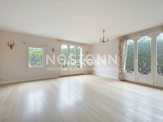 Maison à vendre 472 500 € 6 pièces 4 chambres 104 m² 211 m² de terrain Le Village Montigny-le-Bretonneux 78180