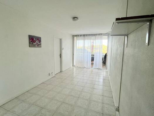 Appartement à louer 950 € 4 pièces 3 chambres 68,7 m² RDC Canto-Perdrix Martigues 13500
