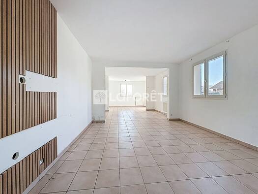 Appartement à vendre 199 000 € 5 pièces 3 chambres 130 m² Étage 1/2 Baudières Bourg-en-Bresse 01000