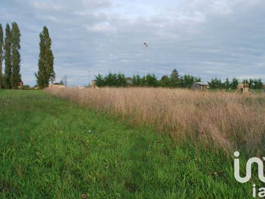 Terrain constructible viabilisé à vendre 36 000 € 1 004 m² de terrain Saint-Pierre-d'Eyraud 24130