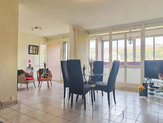 Appartement à vendre 167 000 € 3 pièces 2 chambres 78 m² Étage 7/8 Avenue de Marseille-Liourat Vitrolles 13127