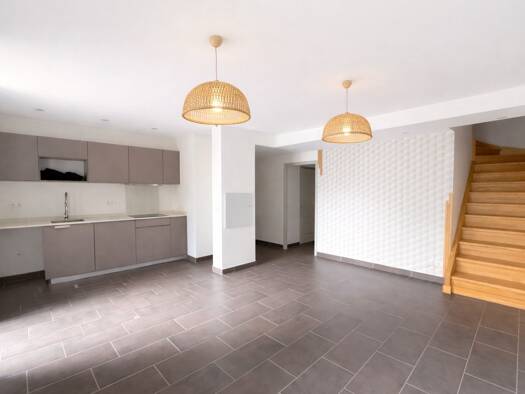 Duplex à vendre 225 000 € 3 pièces 2 chambres 62 m² RDC Pau 64000