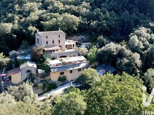 Demeure à vendre 850 000 € 14 pièces 7 chambres 345 m² 1 411 m² de terrain Val-d'Aigoual 30570