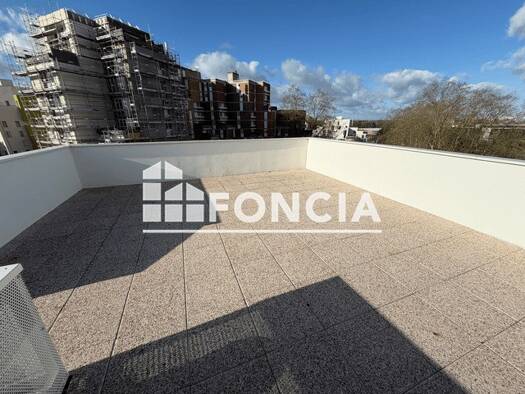 Appartement à louer 1 367 € 5 pièces 4 chambres 103 m² Étage 4/4 Pyramides Centre Évry-Courcouronnes 91000