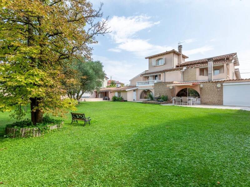 Maison à vendre, 221m², VAULX EN VELIN