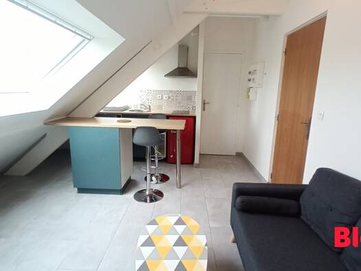 Duplex à louer 550 € 2 pièces 1 chambre 18 m² Étage 3/3 Vannes 56000