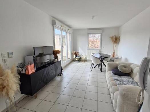 Appartement à louer 1 107 € 3 pièces 2 chambres 67,4 m² 2ème étage Yvours Irigny 69540