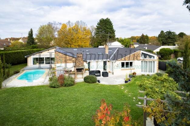 Maison de plain-pied à vendre 579 000 € 7 pièces 4 chambres 171 m² 1 352 m² de terrain Brie Comte Robert 77170