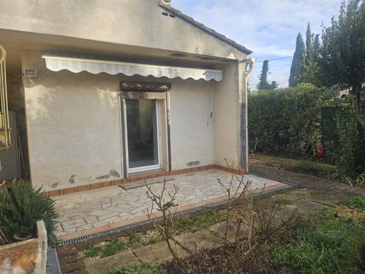 Appartement à louer 480 € 1 pièce 19 m² RDC Camaret-sur-Aigues 84850