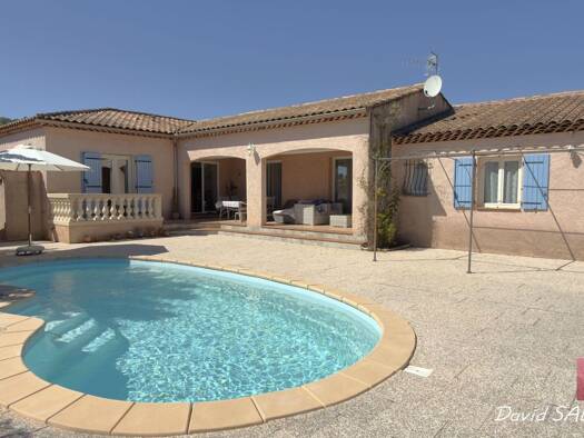 Maison de plain-pied à vendre 520 000 € 6 pièces 4 chambres 140 m² 1 759 m² de terrain Garéoult 83136