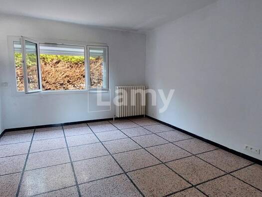 Appartement à louer 584 € 3 pièces 2 chambres 69,8 m² RDC/1 Centre Ville-Stalingrad Alès 30100