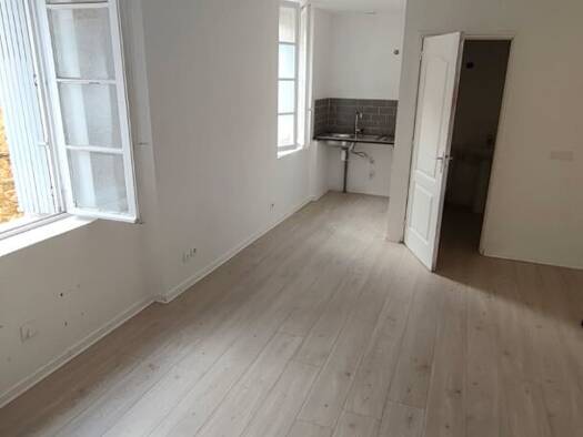 Appartement à louer 380 € 1 pièce 25 m² Étage 1/2 Cazaubon 32150