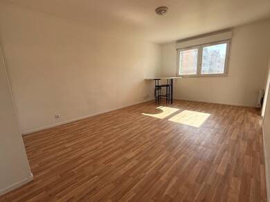 Appartement à louer 699 € 1 pièce 31 m² Étage 1/3 Guyancourt 78280