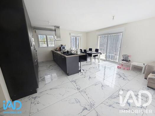 Maison de plain-pied à vendre 220 000 € 5 pièces 3 chambres 85 m² 1 870 m² de terrain Clérey 10390