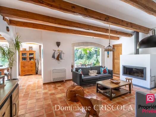 Maison à vendre 656 000 € 7 pièces 4 chambres 185 m² 2 000 m² de terrain Camps-la-Source 83170