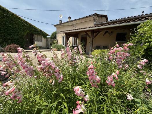Maison à vendre 165 000 € 6 pièces 2 chambres 80 m² Les Essards 16210