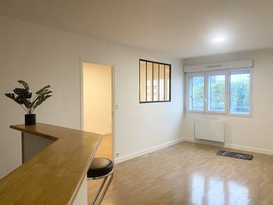 Appartement à louer 500 € 2 pièces 1 chambre 42 m² Étage 2/5 St Julien les Villas 10800
