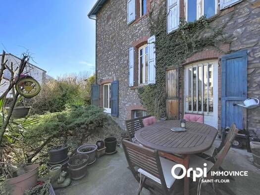 Maison à vendre 277 000 € 5 pièces 4 chambres 150 m² 620 m² de terrain Massiac 15500