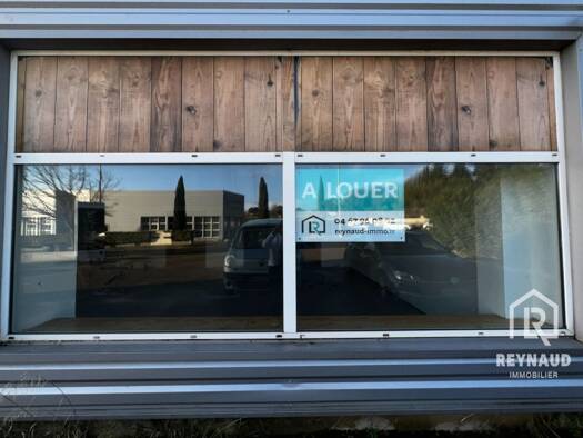 Local commercial à louer 3 400 € 340 m² de surface de vente Clermont-l'Hérault 34800
